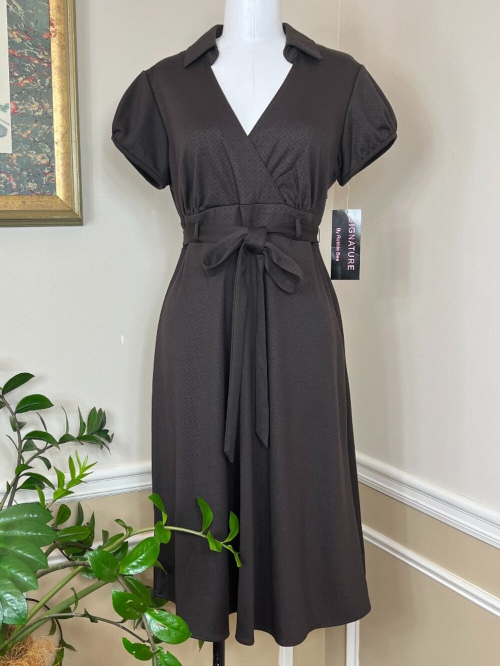 NWT Signature Robbie Bee Dress Brown Midi Stretch V-neck Cap Short Sleeve